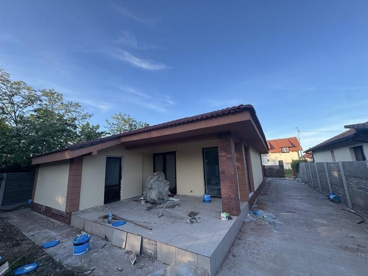 Casă cu 3 camere cu Teren 500 Mp în Sânmihaiu Român