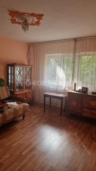 Garsoniera, zona Nord, parter