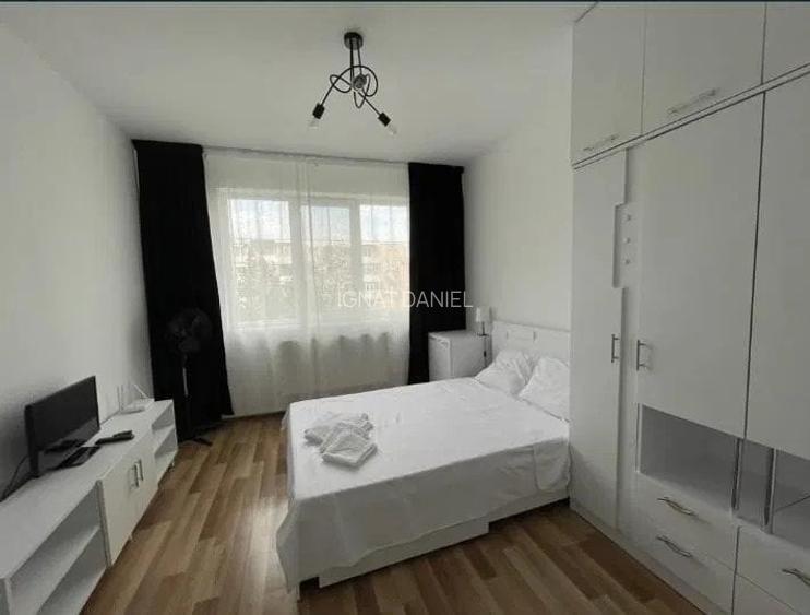 Garsoniera, etajul 2/4, zona Podu Ros