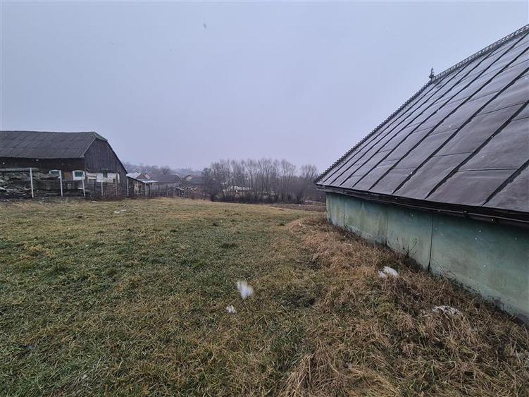 Teren 2300 mp cu casa batraneasca Liteni, Moara - central - 2