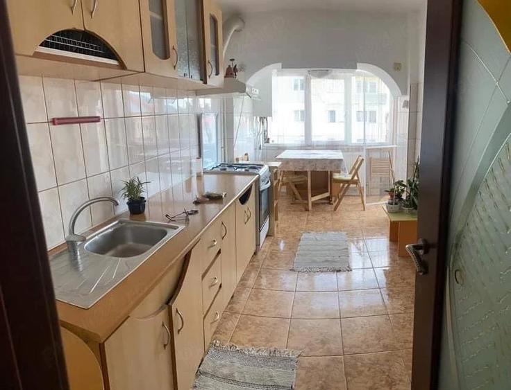 de vanzare apartament 3 camere, zona centrala oras Buhusi, jud.Bacau, complet mobilat si utilat - 5