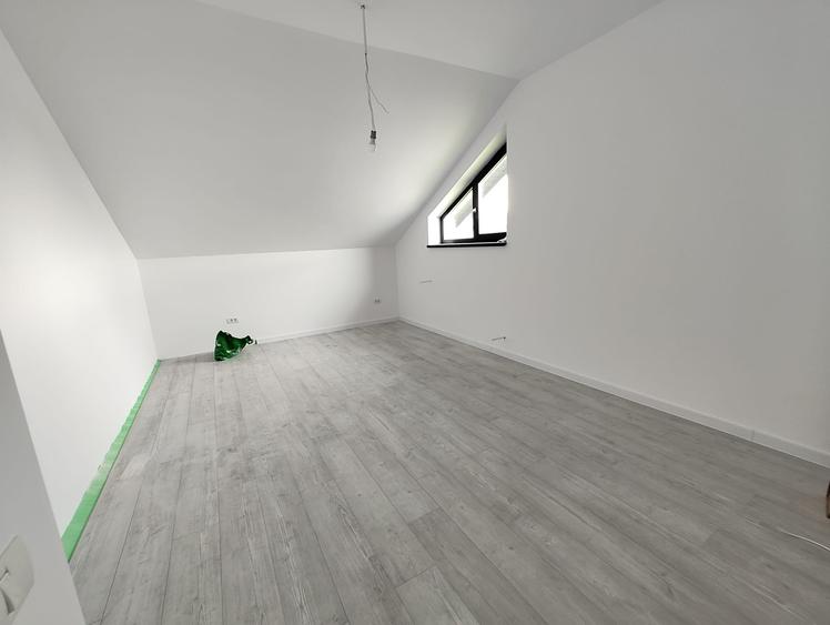 Casă P+E modernă  -  3 dormitoare  -  2 băi  -  347 mp teren - 9