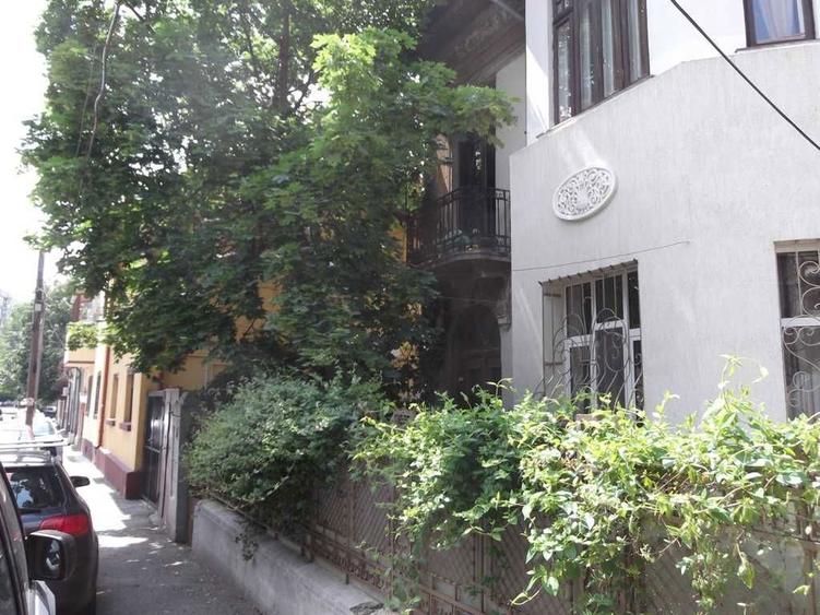 Particular vand vila langa Mall Vitan compusa din 4 apartamente cu intrari separate, colaboram cu agentii imobiliare - 7