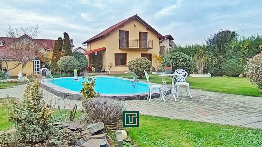 Casă impresionantă cu 15 camere, teren generos, piscină in Fantanele, Arad - 1