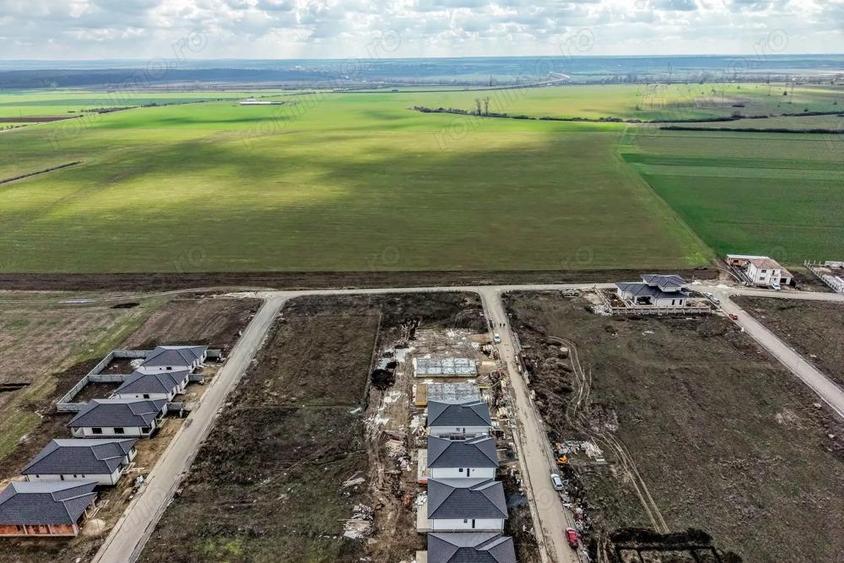 Teren 637 mp | 2 fronturi stradale | Cartier Via Carmina - 5