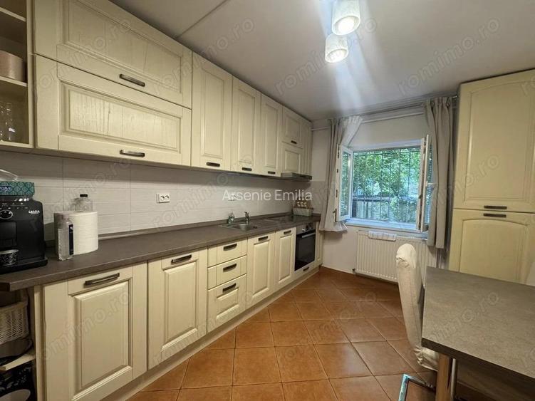 Apartament 3 camere decomandat Zona Lipovei Apartament 3 camere decomandat Zona Lipovei