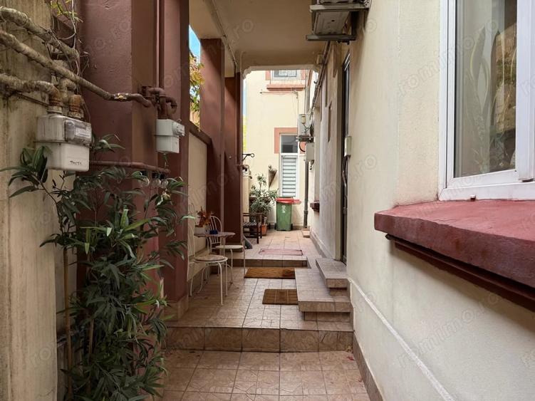 Apartament cu 5 camere semidecomandat, mobilat în Calea Victoriei