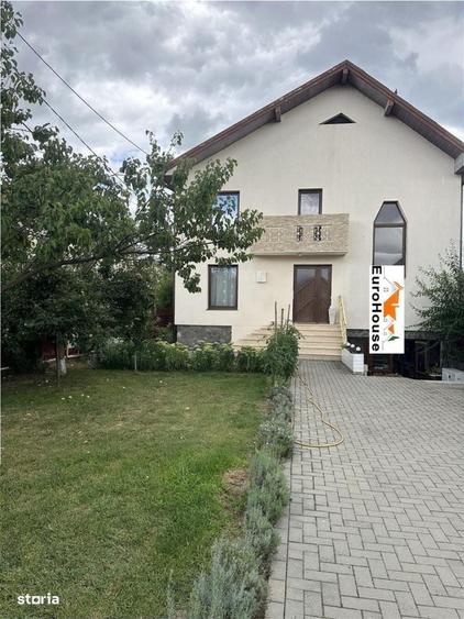 Casă cu 4 camere în Partoș