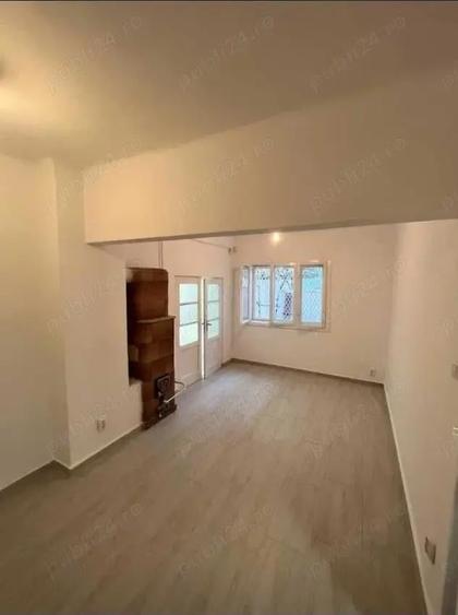 Proprietar vand casa cu garaj, singur in curte, langa metrou, fix in intersectia Piata Muncii - 7