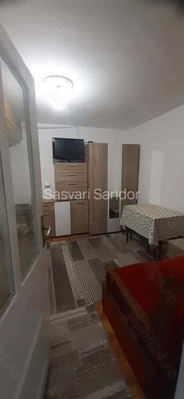 Vand garsoniera in zona decebal la etajul 1