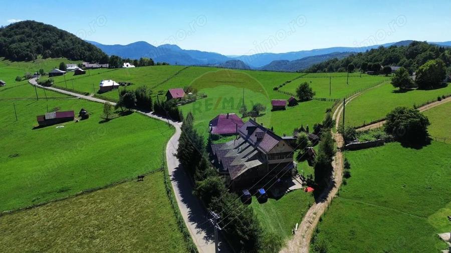 Pensiune de vanzare in varf de munte la Ciocanu - langa Sirnea - 9