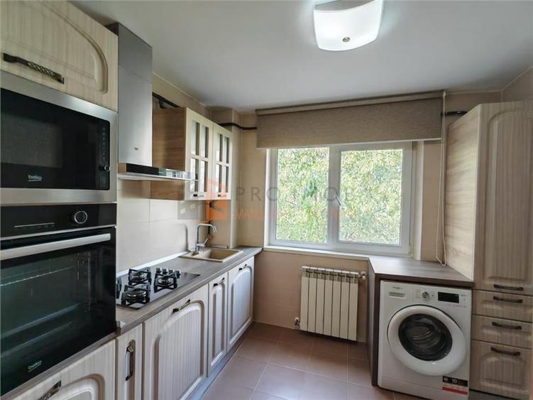 Apartament 3 camere cf 1 semidecomandat  zona Micro 5 - 8