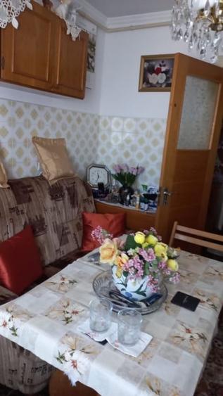 Vând apartament 2 camere decomandat - 1