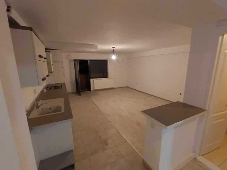 Apartament cu 3 camere decomandat, mobilat în Florești — fotografia 1
