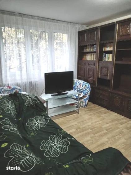 Apartament cu 3 camere decomandat în Berceni