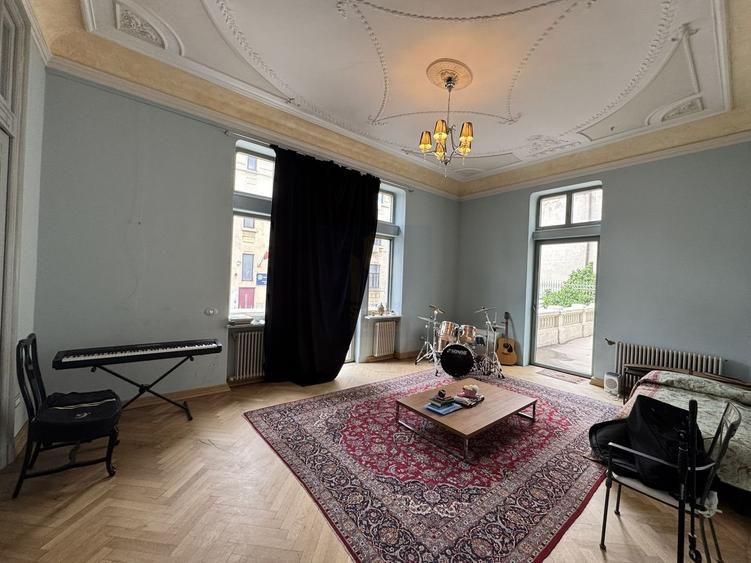 Vila istorica de vanzare in zona *Unirii* | 21 camere | curte, garaj - 12