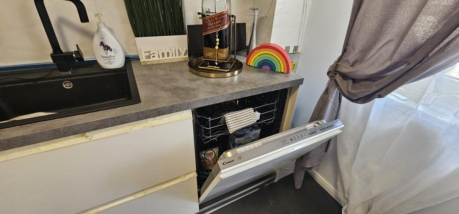 Vila P+1+M / Totul nou ,ne locuita - 4