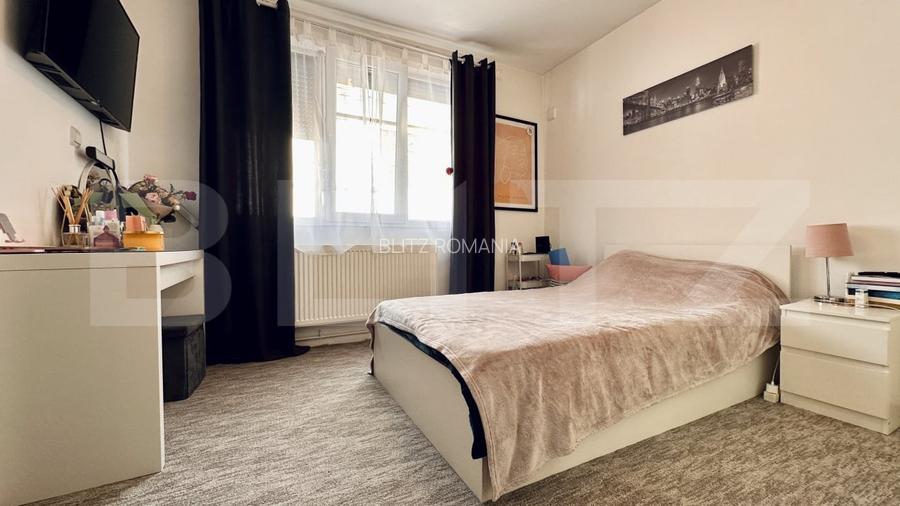 Apartament cu 3 camere la curte comuna, central, 2 parcari, centrala gaz