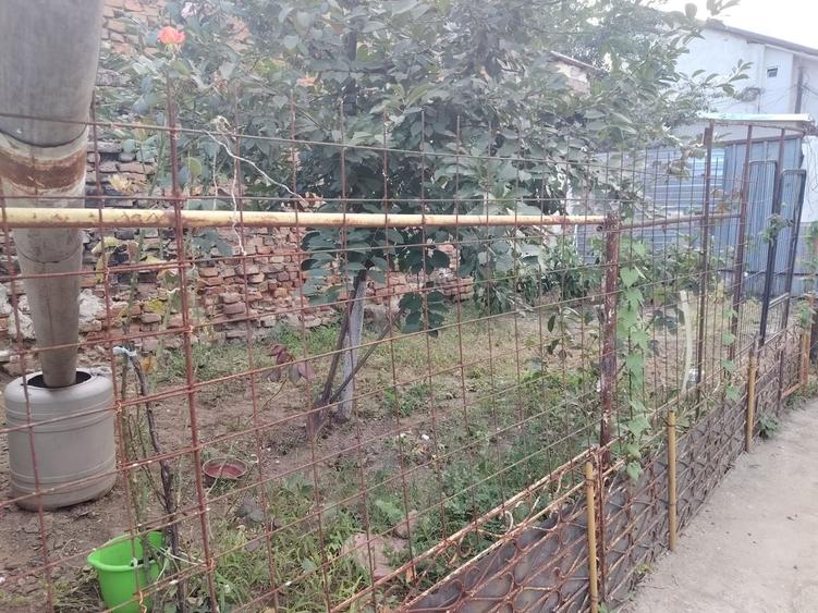 Casă individuală cu 2 camere cu Canalizare în Central