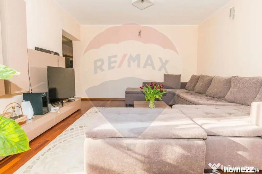 Casă cu 7 camere cu Teren 1071 Mp în Central