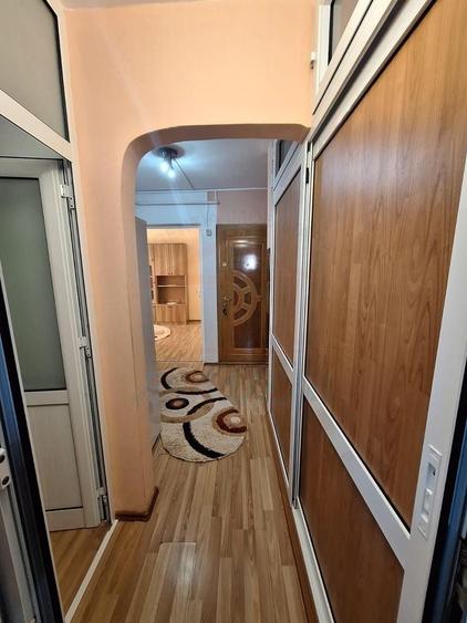 Apartament cu 2 camere decomandat, mobilat în Micro 20