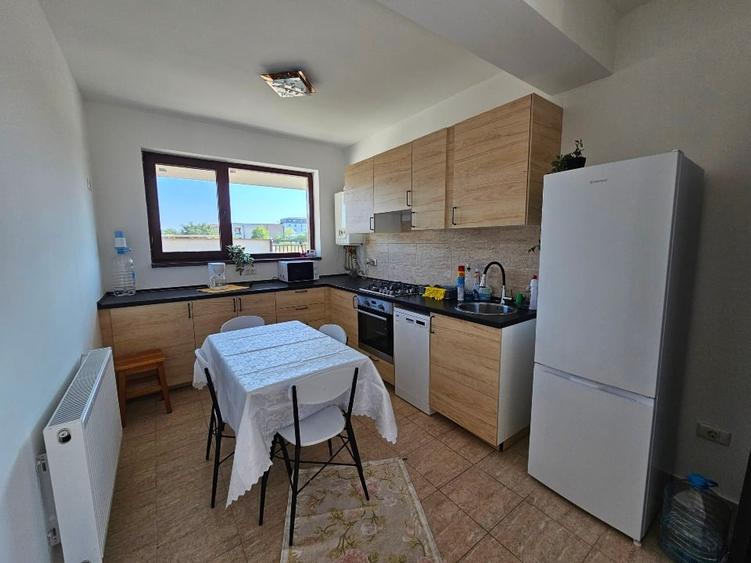 Duplex cu 4 camere cu Canalizare în Central