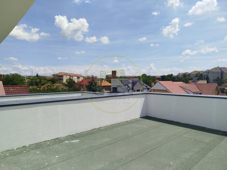Duplex cu 10 camere cu Canalizare în Cantemir