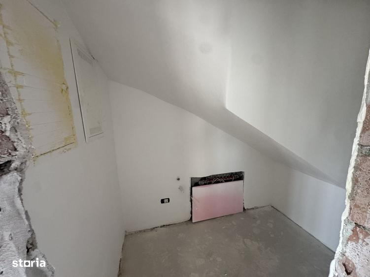 Casă cu 4 camere cu Teren 270 Mp în Central