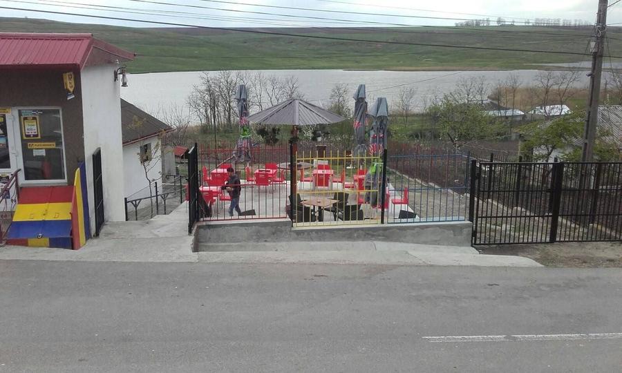 Spațiu comercial, de 120 mp, în Costești