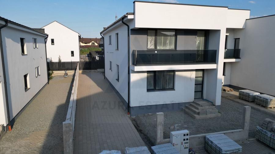 Duplex cu 3 camere cu Canalizare în Sud-Est