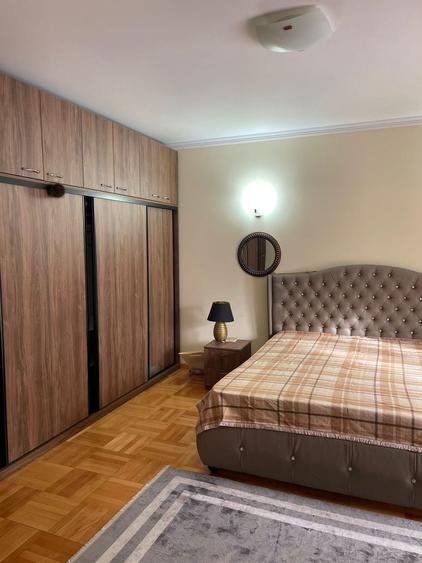 Casă individuală cu 10 camere cu Canalizare în Balotești