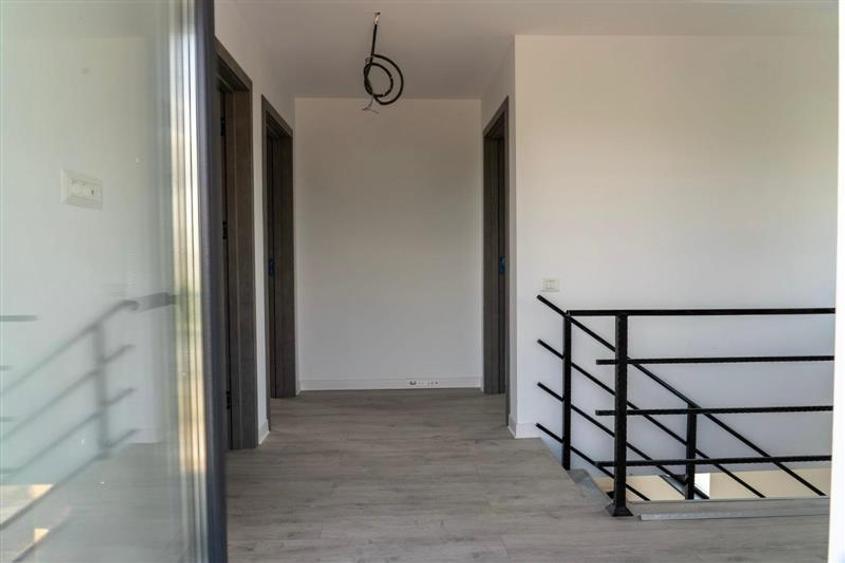 Casă cu 4 camere cu Teren 400 Mp în Berceni
