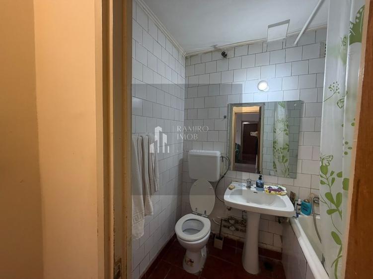 Apartament cu 3 camere semidecomandat în 1 Decembrie 1918