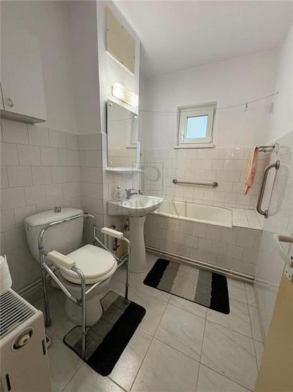 Apartament cu 4 camere decomandat în Aradului