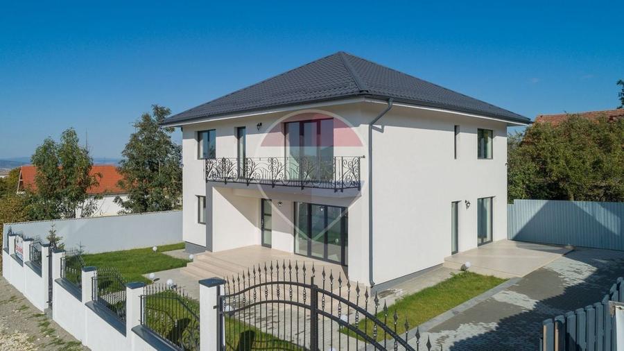 Casă individuală cu 5 camere cu Teren 400 Mp în Bunloc