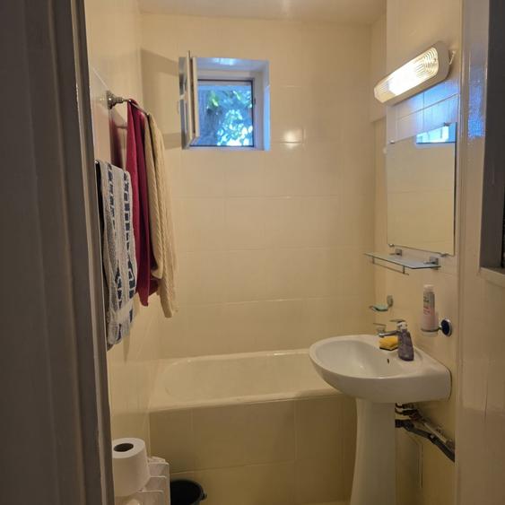 Apartament cu 3 camere decomandat în Romană