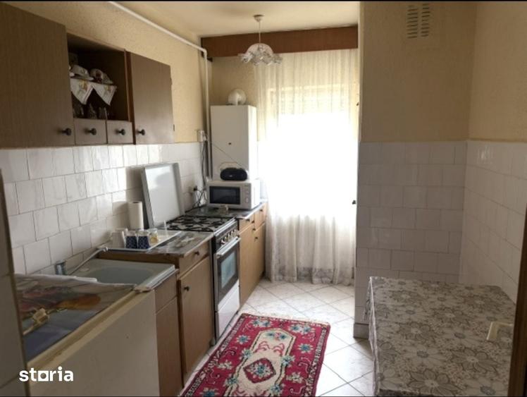 Apartament cu 3 camere decomandat în Micro 17