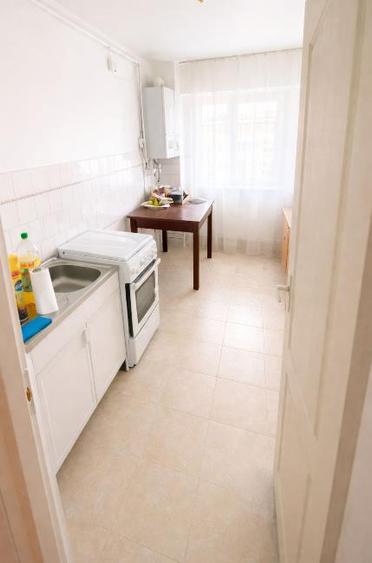 Apartament cu 2 camere decomandat, mobilat în Județean