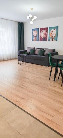 Apartament cu 2 camere decomandat în Tractorul