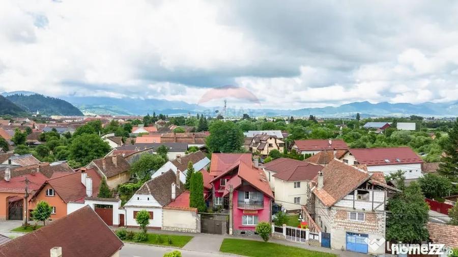 Casă cu 5 camere cu Teren 789 Mp în Central
