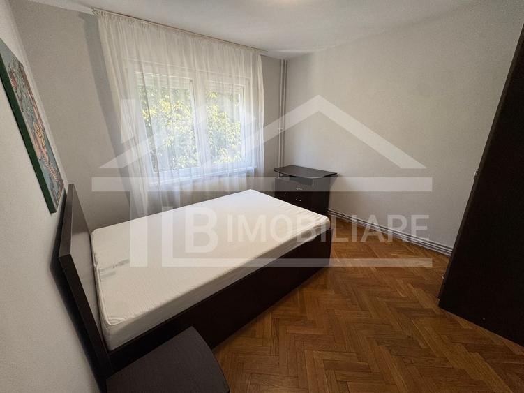 Apartament cu 3 camere decomandat în Cornișa