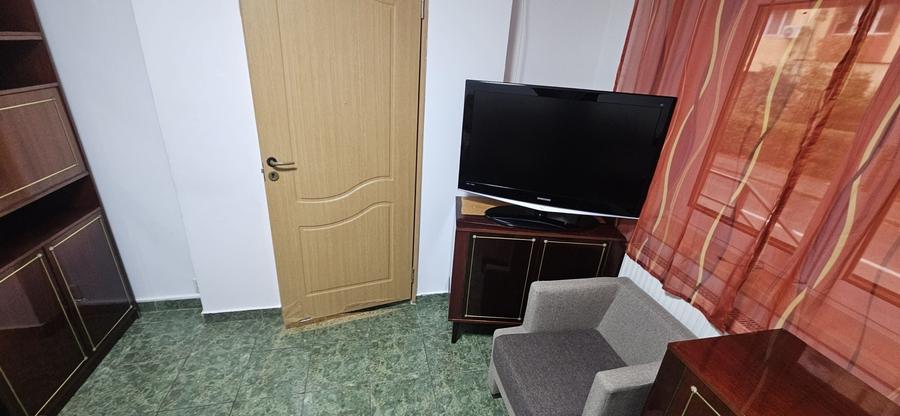 Apartament cu 3 camere decomandat în Soceni