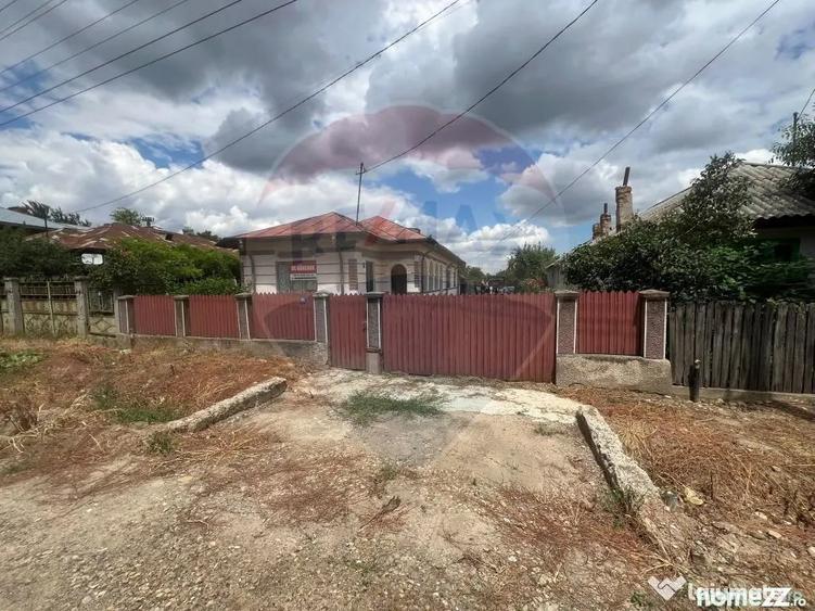 Casă cu 4 camere cu Teren 2366 Mp în Căiata