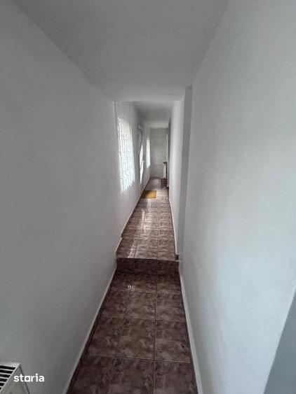 Vanzare- Casa spatioasa cu doua etaje, doua garaje si un foisor. - 10