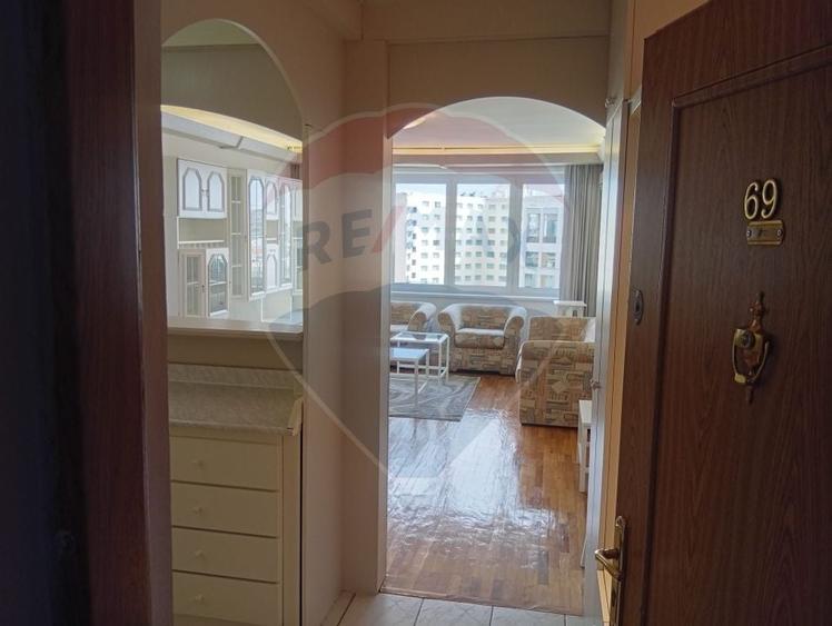Apartament cu 3 camere de închiriat - 1