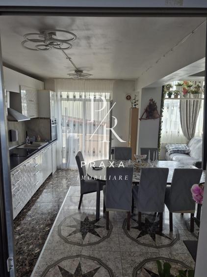 Dupex de vanzare transformat in 2 apartamente zona Metro! - 1