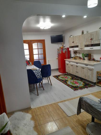 Vind apartament 4camere,parter,orasul Insuratei(Braila). - 3