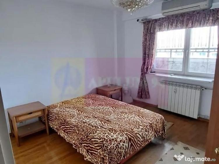 Apartament pe bd Decebal, stradal, - 2