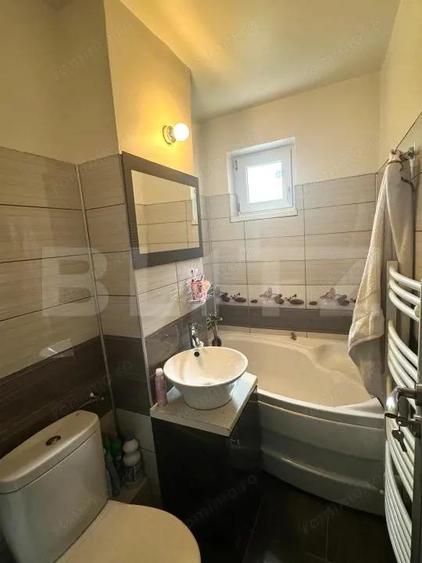 Apartament de vanzare, cu 3 camere decomandat, 60 mp, zona Astra - 1