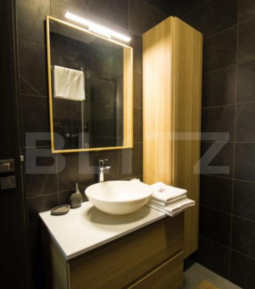 Apartament modern, zona centrala, cu parcare. Ocupabil de la - 1
